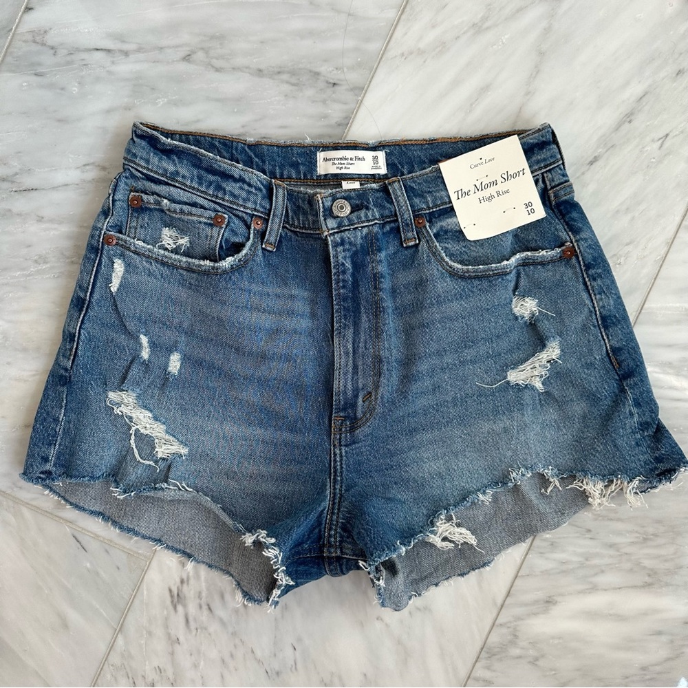 NWT Abercrombie Curve Love High Rise Mom Short - Sz 30